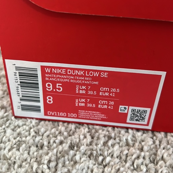 Nike Women’s Dunk Lows SE - Picture 3 of 9